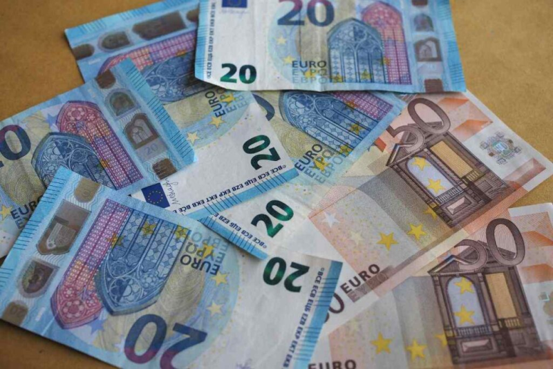 Euro falsi. Allarme sui pezzi da 20 e 50: i tagli più “comodi” per le truffe - Foto