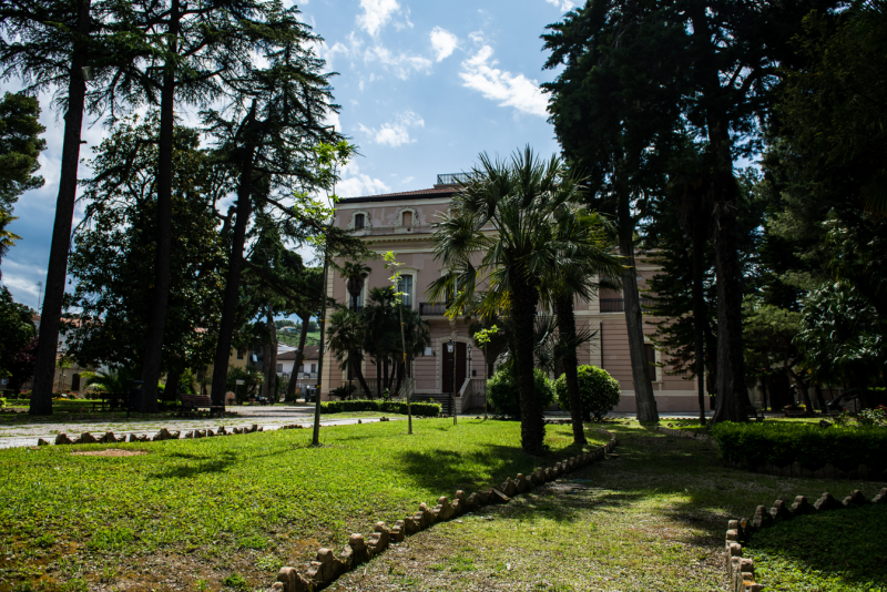 Villa Comunale di Roseto, via libera al progetto per il restyling floreale delle aiuole - Foto