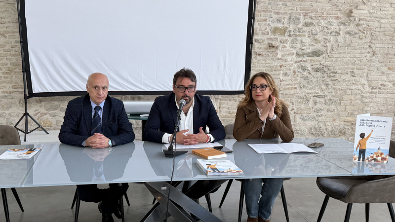 A Teramo si celebra la dignità umana partendo dai bambini con il riconoscimento a Marco Rossi-Doria - Foto