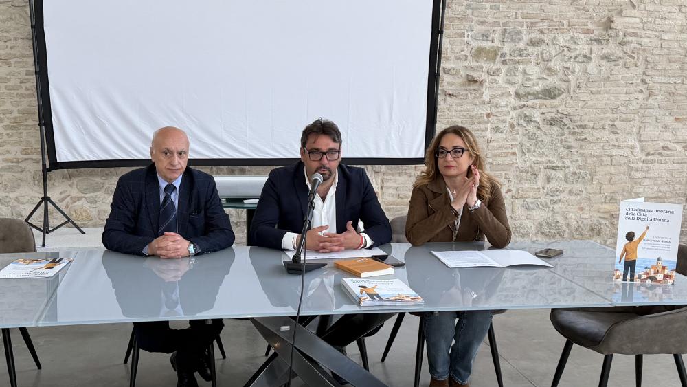 A Teramo si celebra la dignità umana partendo dai bambini con il riconoscimento a Marco Rossi-Doria - Foto
