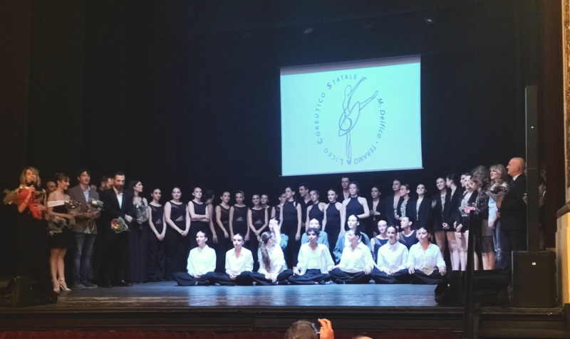 Emozione, talento e rinascita: il Liceo Coreutico di Teramo incanta il Teatro Comunale di Atri - Foto