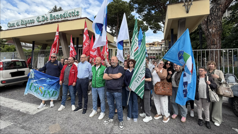 Case di riposo, domani il tavolo in Prefettura a Teramo per i 200 lavoratori senza stipendio - Foto