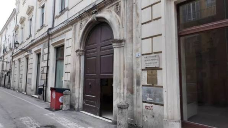 Cgil, il Comune di Teramo si candida a Capitale del libro senza avere una biblioteca - Foto