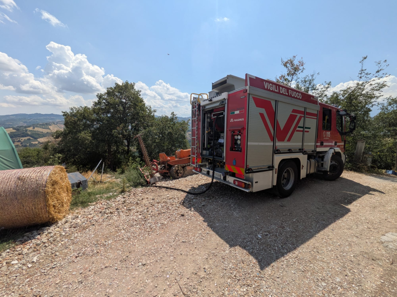 Teramo, vigili del fuoco al lavoro a Rapino per una fuga di gas - Foto