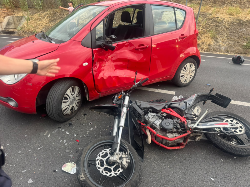 Teramo, schianto tra auto e moto a Piano d’Accio: ferito un 17enne - Foto