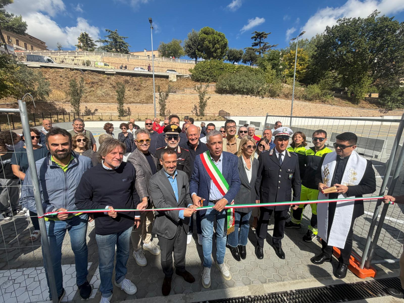 Atri, taglio del nastro per il nuovo parcheggio nell'ex scuola Mambelli - Foto