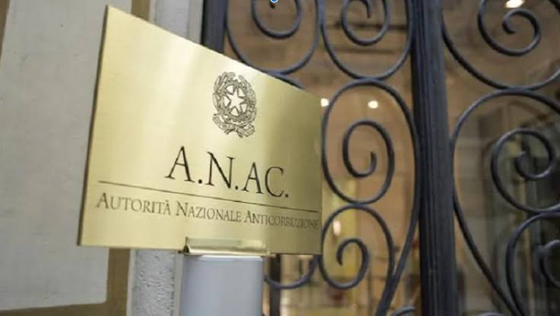 Dipendente comunale licenziato per aver segnalato irregolarità, multa Anac all'ex segretario - Foto