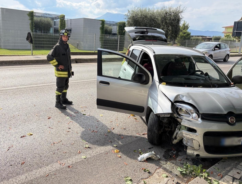 Incidente sulla SS259 ad Ancarano, 75enne finisce contro un palo dopo un malore - Foto