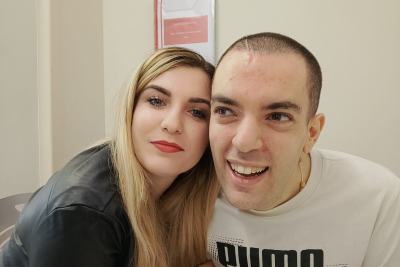 "Sono Erika, non soltanto una sorella": crescere accanto alla disabilità di Davide senza perdere se stessi - Foto