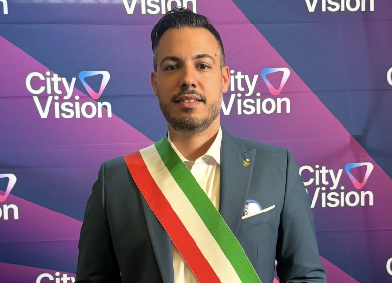 L'IA contro le truffe agli anziani: Castiglione Messer Raimondo premiato per Alex Occhialetti - Foto