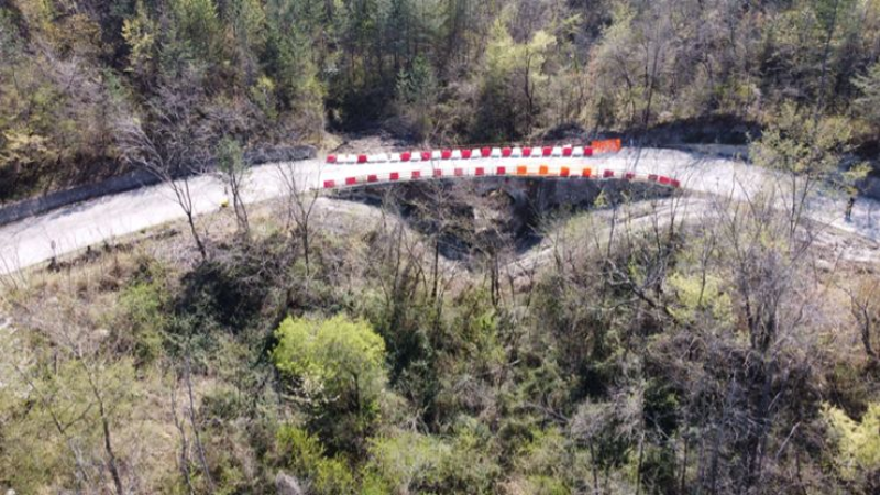 Consegnati i lavori per la sistemazione del ponte sulla Sp 17 all’ingresso di Castelli - Foto