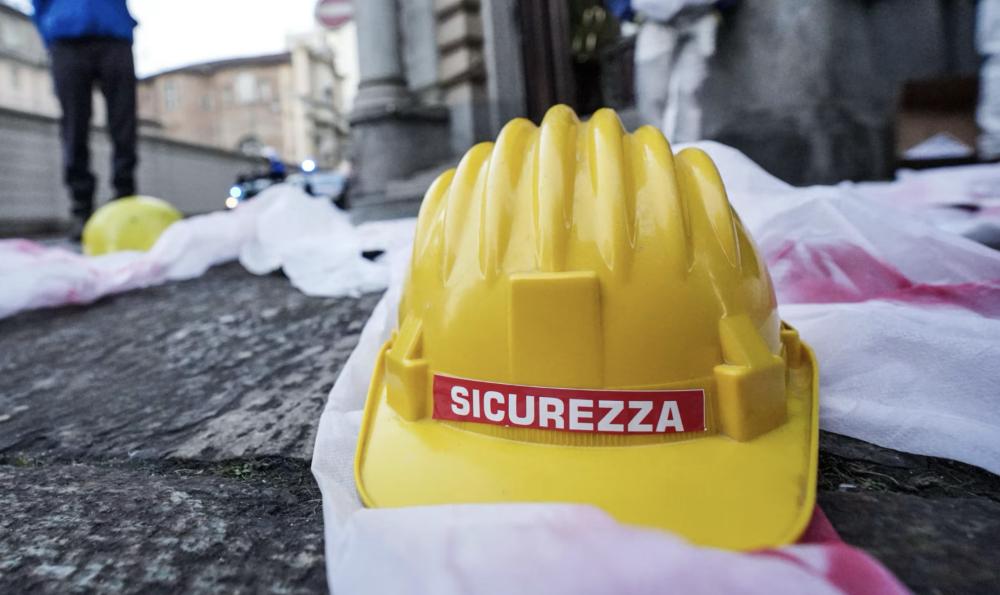 Incidente sul lavoro a Villa Rosa: operaio di 43 anni cade da un’impalcatura per tre metri - Foto