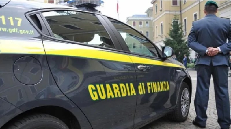 Pescara: 20enne fermato per possesso di droga e arma da fuoco rubata - Foto