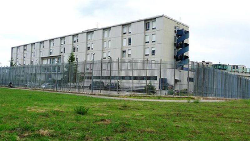Teramo: scovati tre telefonini in alcune celle del carcere di Castrogno - Foto